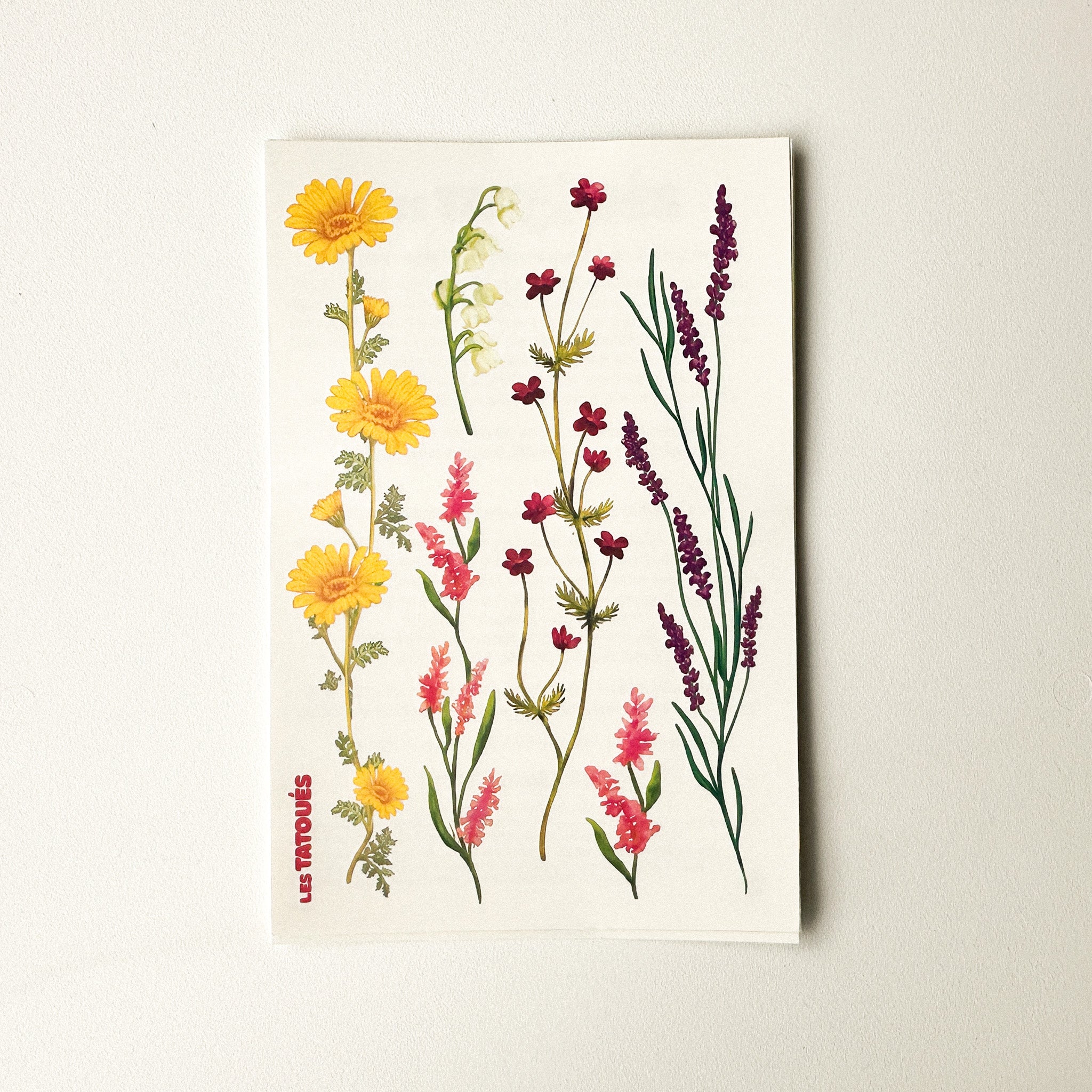 tatouages temporaires de fleurs délicates